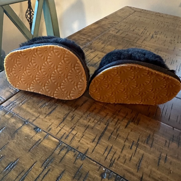 Baby UGG Slippers - Picture 4 of 4